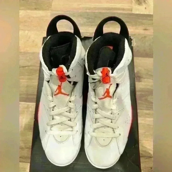 Air Jordan 6 Retro size 8 white infrared black with box preowned 100% authentic - Picture 5 of 7